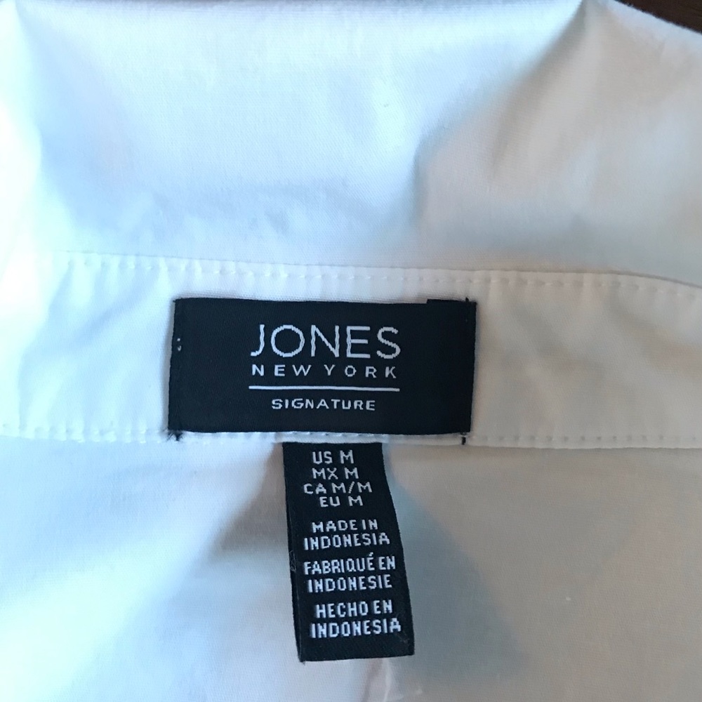 Jones of NY Signature White Blouse with waist tie. - Picture 7 of 8